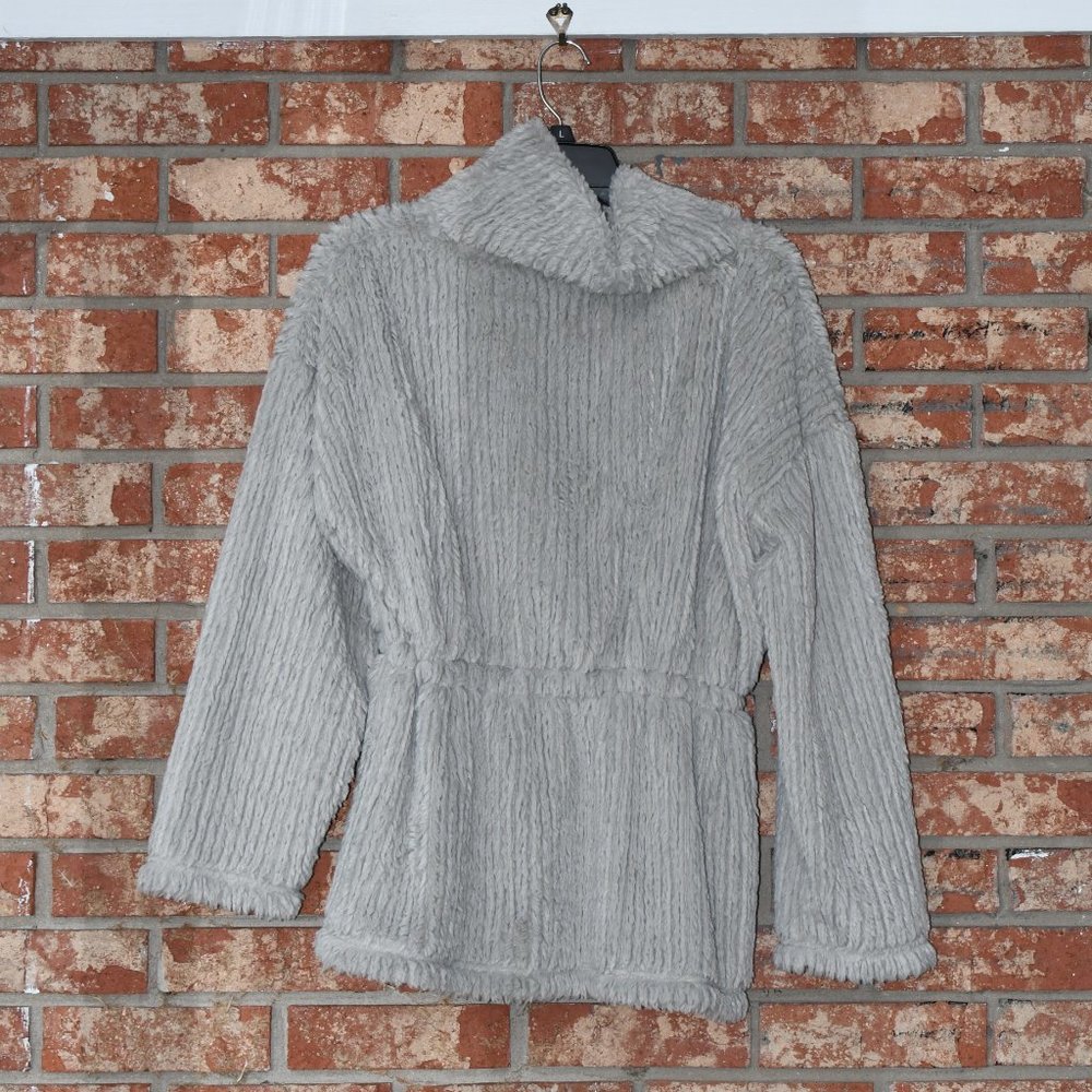 Cupio Plush Gray Top NWT - Picture 2 of 3
